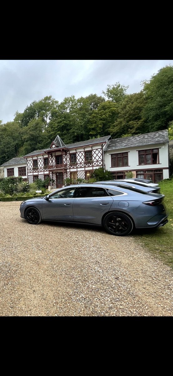 erikbielderman's tweet image. Dans les coulisses d’un essai auto 🚘 

Episode 5

1/3 ( THREAD ) ⬇️

BYD Seal 6 DM-i 🇨🇳 

« Feydeau et Courtenile roulent chinois ».

Pourquoi aller à Munich et vivre la bousculade du salon automobile, pour savoir que BYD c’est du lourd, du très lourd ? Du Chinois body buildé…