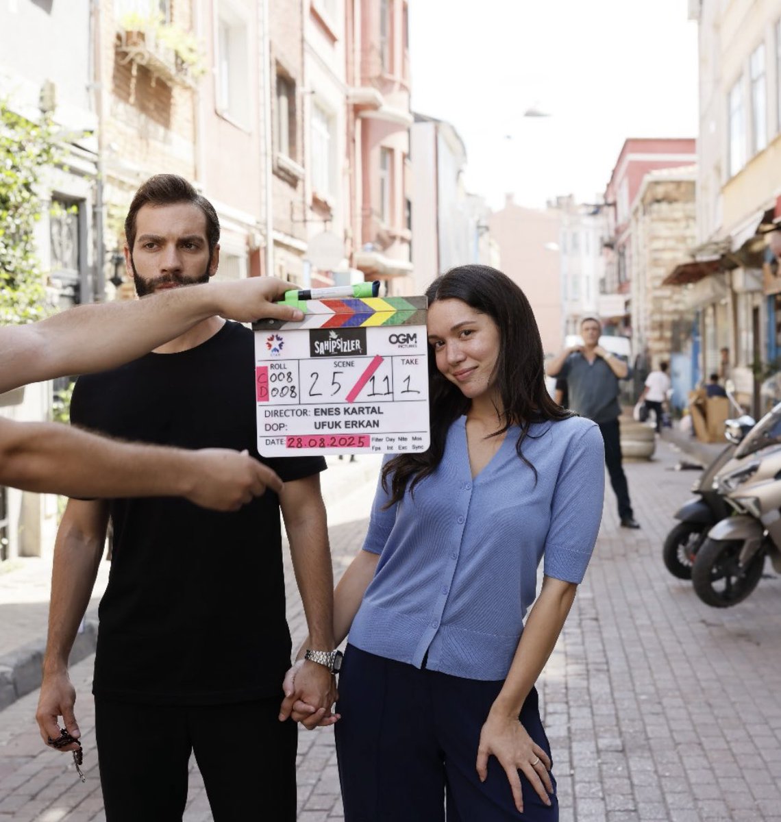 Bugün #Sahipsizler 2. Sezoonnn🥁🥁
<a href="/startv/">STAR TV</a> <a href="/OGMPictures/">OGM Pictures</a> <a href="/Sahipsizlerdizi/">Sahipsizlertvdizi</a>