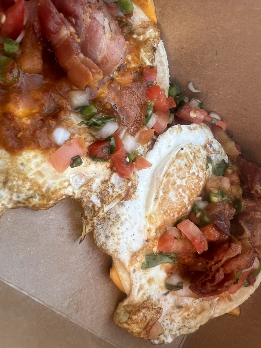 LAChef393's tweet photo. Great White Hut North Hollywood https://t.co/rrzqLZkYgE