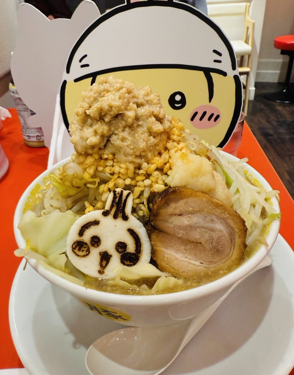 ちいかわのラーメン屋やから可愛いらしいの想像してたけどガッツリ二郎