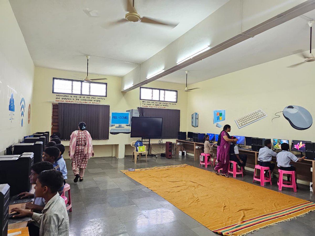 board_ceo's tweet image. Students of Cantt. Board Dehuroad Schools are exploring #DigitalClassrooms & learning #BlockBasedCoding with great excitement. Their joy in operating computers reflects eagerness for new tech & knowledge—boosting attendance & aligning with #NEP2020. #EdTech #edignitefoundation