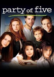 “Cinco en familia” regresa a nuestra vida de la mano de <a href="/AXN_Espana/">AXN España</a> Estreno el 4 octubre a las 09:00h. Emisión en doble episodio sábados y domingos. 

📺Una serie mítica que lanzó al estrellato talentos como Matthew Fox, Neve Campbell o Jennifer Love Hewitt