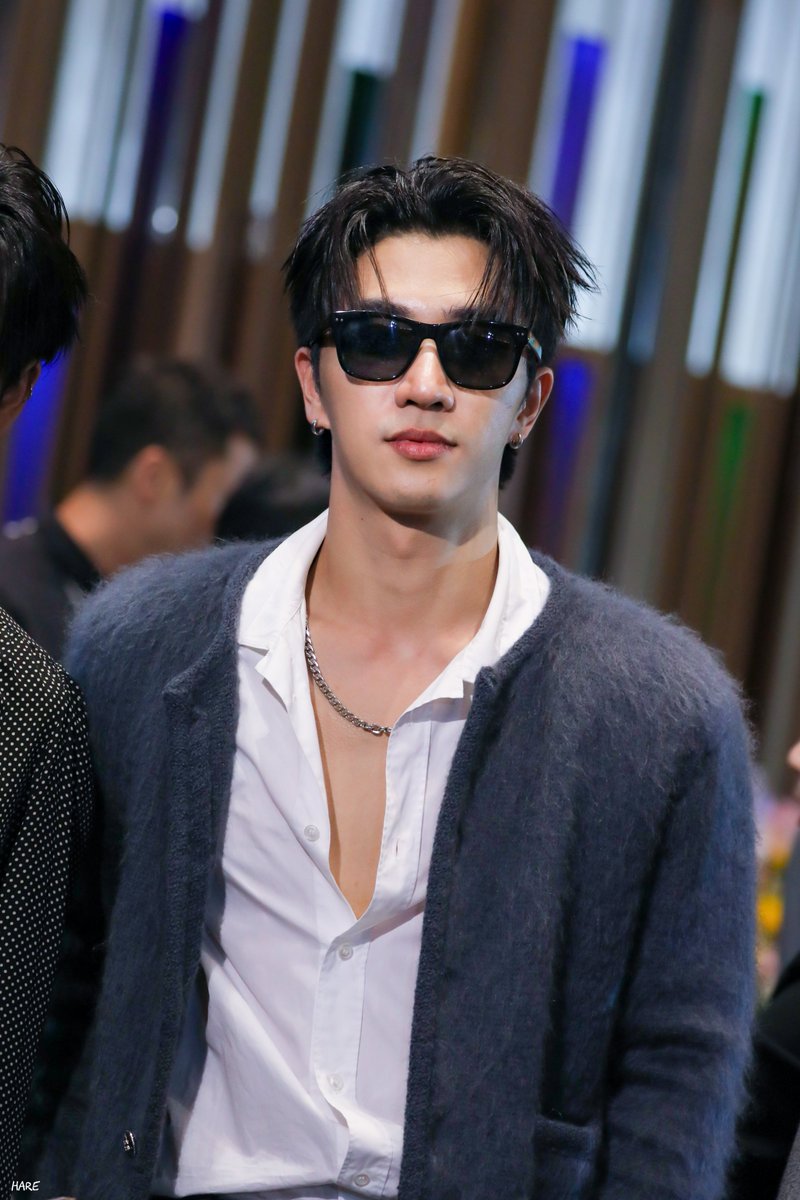 Hareshine's tweet image. หล่อไม่มีพัก หล่อไม่เว้นวันหยุด หล่อมากไม่ได้มาเล่นๆ หล่อแบบไม่ประหยัด หล่อแบบสุรุ่ยสุร่าย หล่อเกินไปใช้ยังไงก็ไม่หมด 🫠🫠

PERTHSANTA DOMIIA X MCHOICE
#MchoiceMintAwards2025
#PerthTanapon @perthppe