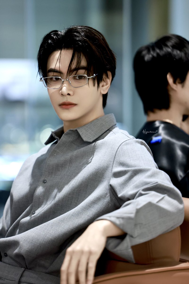 muffinz143483's tweet photo. ฮีโซแพรวพราวมาก อยากตุ๊บว่ะ 
ไม่ไหว ฮีหล่อเกินเบอร์มาก 

JOONG x GENTLEMONSTER 

#JoongArchenxGENTLEMONSTER
#GENTLEMONSTER
#JoongArchen #จุงอาเชน https://t.co/t57Ad0BjOT