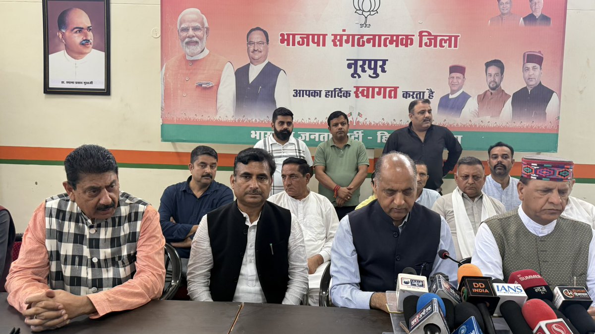 सेवा परमो धर्म:

उत्तर प्रदेश और हरियाणा से हिमाचल प्रदेश के आपदा प्रभावित क्षेत्रों की सहायता हेतु भेजी गई राहत सामग्री को नेता प्रतिपक्ष एवं पूर्व मुख्यमंत्री श्री<a href="/jairamthakurbjp/">Jairam Thakur</a> जी,भाजपा प्रदेश अध्यक्ष डॉ.<a href="/rajeevbindal/">Dr. Rajeev Bindal</a> जी ने चंबा जिला के आपदा प्रभावितों के लिए रवाना किया गया।