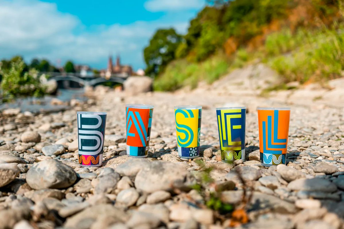 FlaneurBasel's tweet photo. Fünf Buchstaben, fünf Becher, ein Stück Basel: Sammle am finalen Flâneur Festival die farbigen Mehrwegbecher mit den Motiven B–A–S–E–L. Deine letzte Chance, dir ein Stück Flâneur nach Hause zu holen.
https://t.co/dnhOchUdAm https://t.co/7YJzgeep8T
