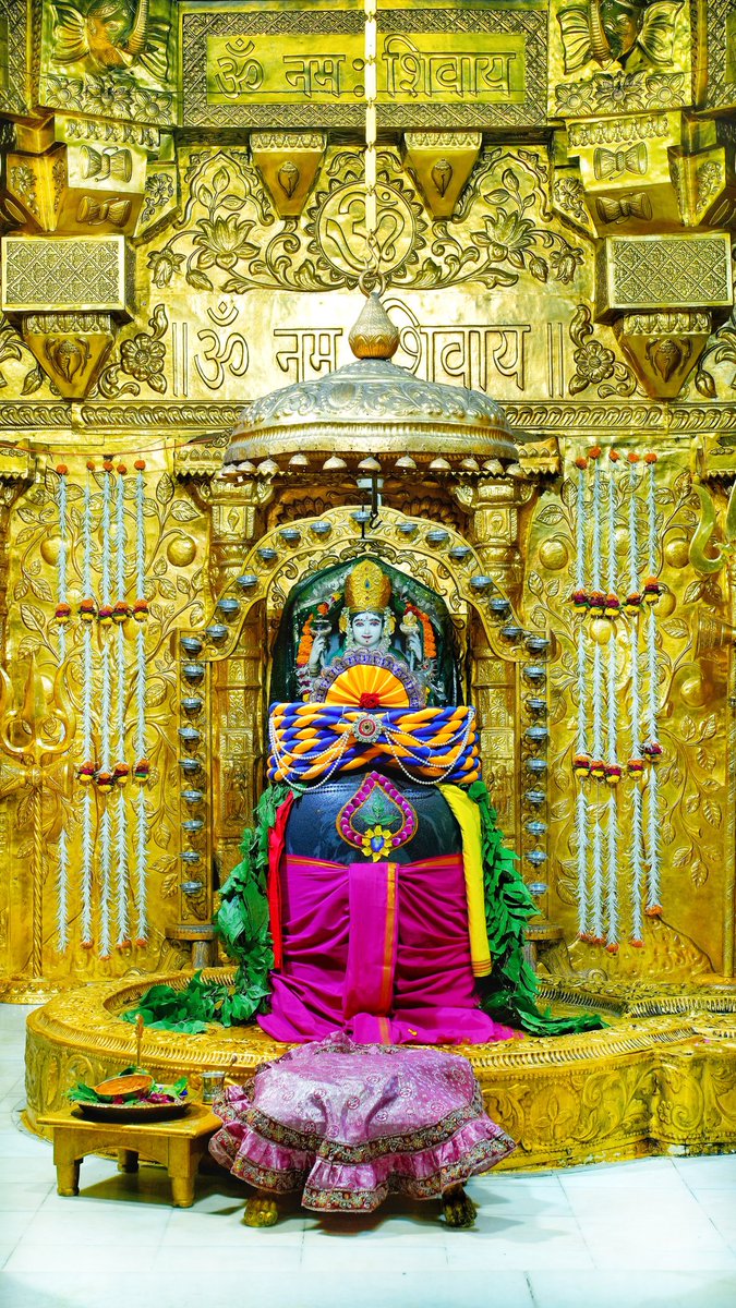 श्री सोमनाथ महादेव मंदिर,
प्रथम ज्योतिर्लिंग - गुजरात (सौराष्ट्र)
दिनांकः 10 सितम्बर 2025, भाद्रपद कृष्ण तृतीया - बुधवार
मध्याह्न श्रृंगार
09255339
#somnath #mahadev #shivji
#bhakti #somnathlivedarshan #somnathtemple