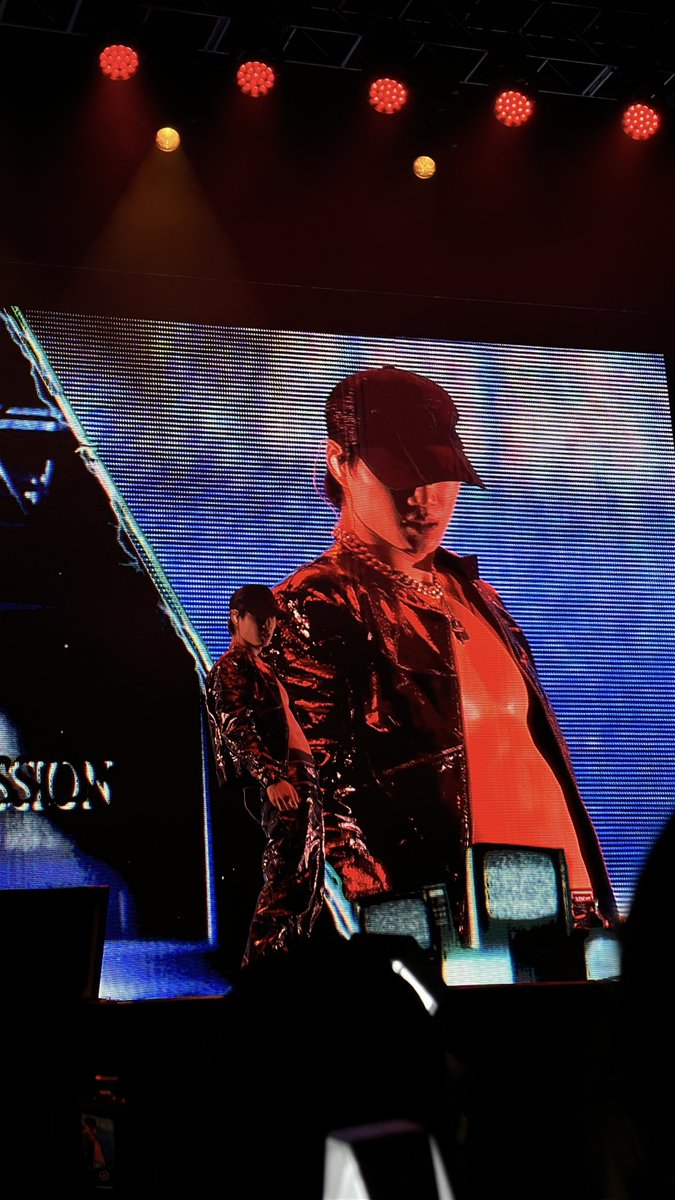 myeonly_1's tweet photo. guys… it was a crazy concert and I had so much fun https://t.co/2vIPiwOvPL