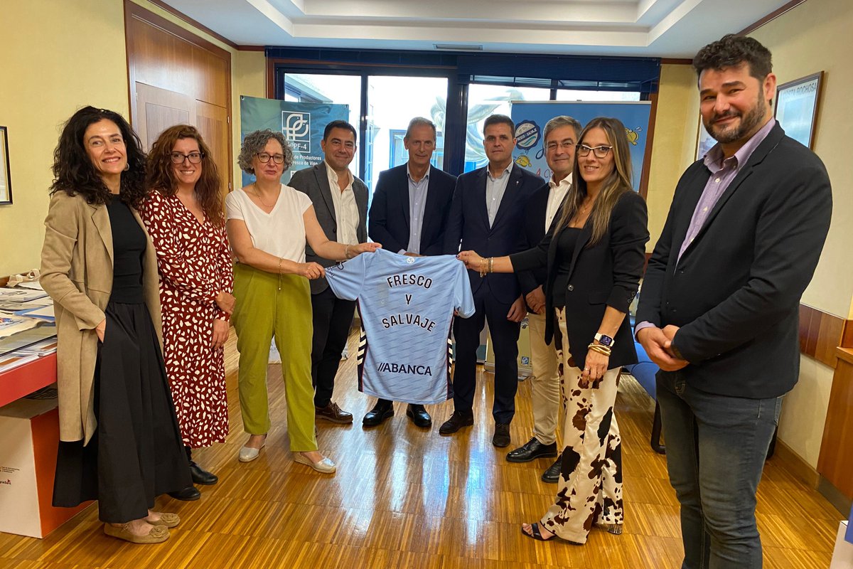 frescoysalvaje's tweet photo. 📢 Renovamos nuestra alianza con la Fundación @Celta para seguir con la campaña #PescadosDePrimera, que en 2025 llega con el lema “A comernos Europa”.

Cambiamos la imagen de @OBichero para esta edición, celebrando la presencia del primer equipo en Europa.

#OPPF4 #FrescoySalvaje https://t.co/FnVs1jtSaz