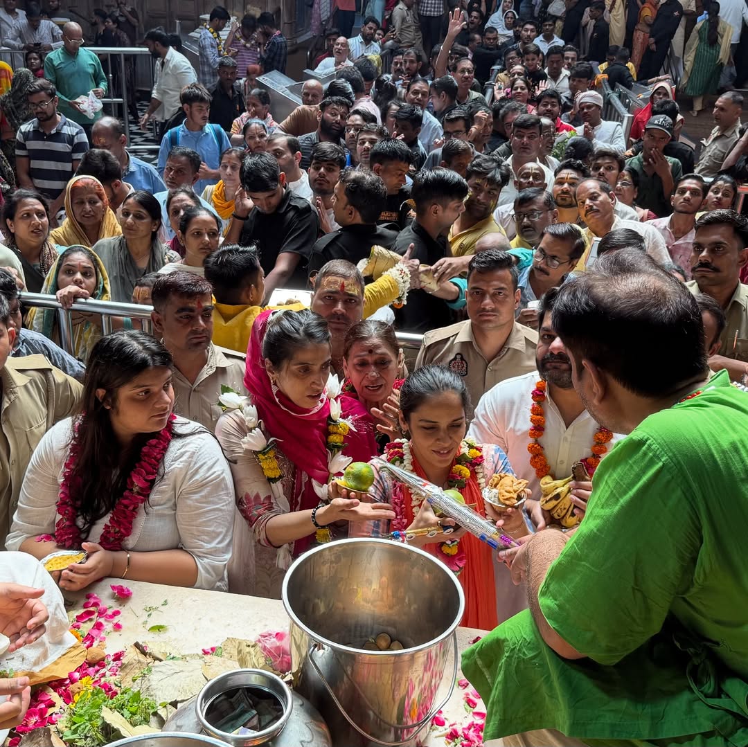 Awww… Queen of Badminton Saina Nehwal in Vrindavan 🪔🦚 Hare Krishna 🌸

<a href="/NSaina/">Saina Nehwal</a> <a href="/AbuChandranshu/">Abu chandranshu</a>
