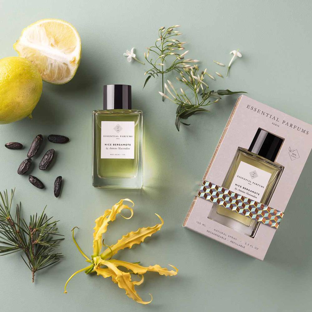 عطر جميل جداً جداً منعش 
النقاء فيه عجيب 92% 😱😍

متاح تقسيم ٢٥ مل ب ١٠٠ ريال 

⭕️ الكمية محدودة ⭕️

  #رابطة_عشاق_العطور