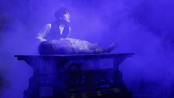 emk 트위터 계정은 만들어서 뭐하니ㅠㅠ 스틸컷 고화질 올려달라고!! 무슨 사흔의 구슬마냥 기사에 뜨는 거 모으고 앉아있네