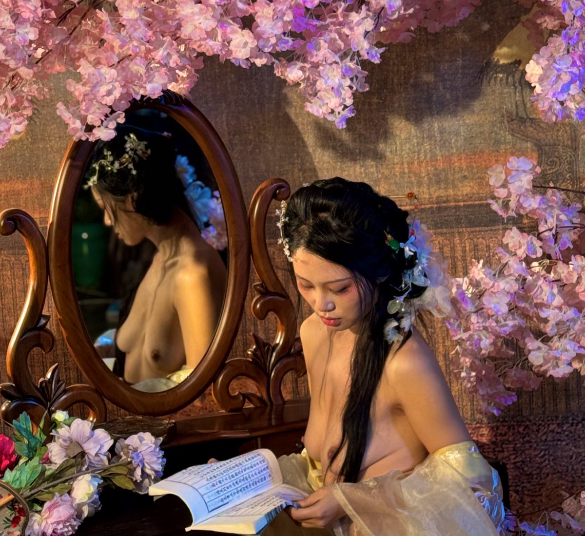 繁花如梦，古典人体（不过胸长得不好看的，确实不适合拍古风人体）。
#模特合作 #福州约拍 #摄影旅拍 

原创投稿：@ToBulma @ToBulaer
@KawasawaSen @BulmaList https://t.co/ju0dbFvytL