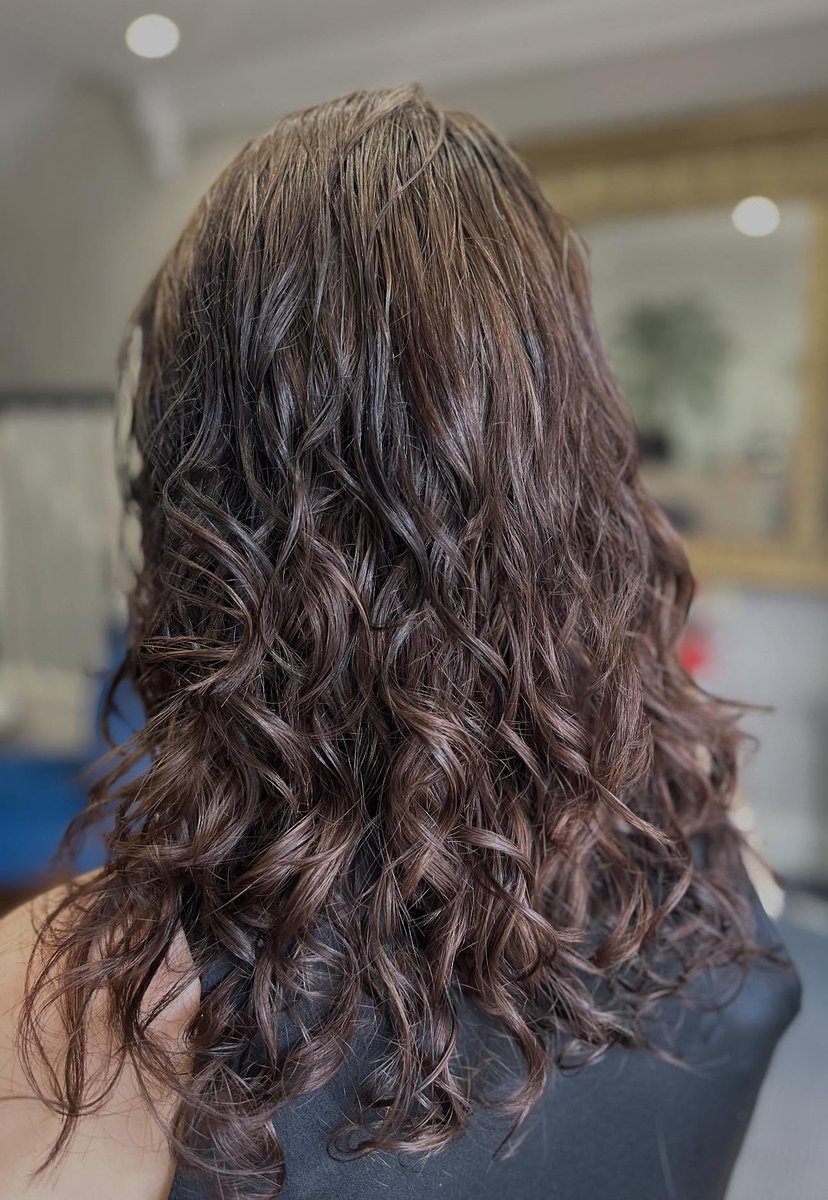 RobinJamesAveda's tweet image. Restyle bringing out the curls! Created by Amelia. 🌸

#restyle #hairdresser #newhair #curlygirly #curls #bringoutthecurls #robinjamesaveda #robinjamessalons #robinjamessherborne #robinjamesdorchester #avedauk