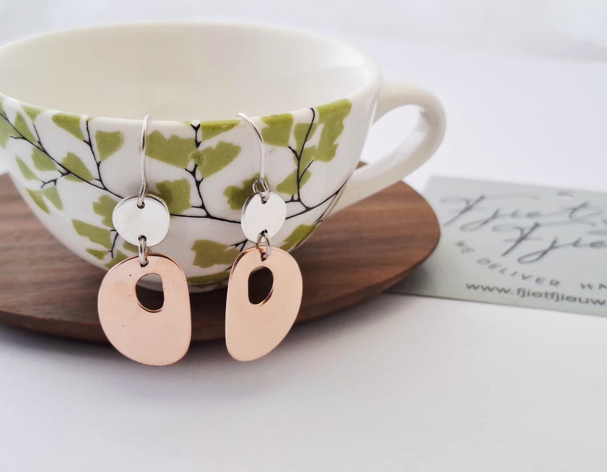 FFjieuw's tweet image. Sterling Silver and Red Copper Pebble Earrings! 

#sterlingsilver #redcopper #handpierced #handpiercedjewelry #pebble #earrings #danglyearrings #handmade #handmadejewelry #fjietfjieuw #wedeliverhappiness