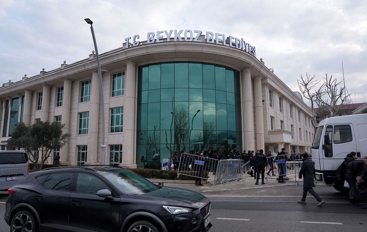 Beykoz Belediyesi'nde istifa depremi: CHP'li iki meclis üyesi partiden ayrıldı

Belediye meclis üyeleri Murat Uzun ve Uğur Gökdemir CHP’den istifa etti. Her iki isim de yaşanan süreçte partinin ilçe yönetimi ve bazı üyeleriyle yaşadıkları anlaşmazlıklar nedeniyle görevlerine