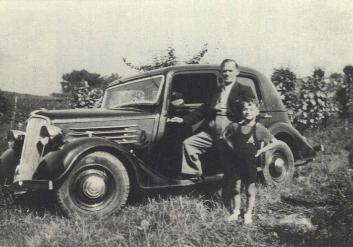 10 September 1893 | A Polish Jew, Mortka Gorlicki, was born in Chmielnik. He emigrated to France.

He arrived at #Auschwitz on 4 September 1943 in a transport of 1,000 Jews deported from Drancy. He was among 662 of them murdered in gas chambers after the selection.
---

Watch a