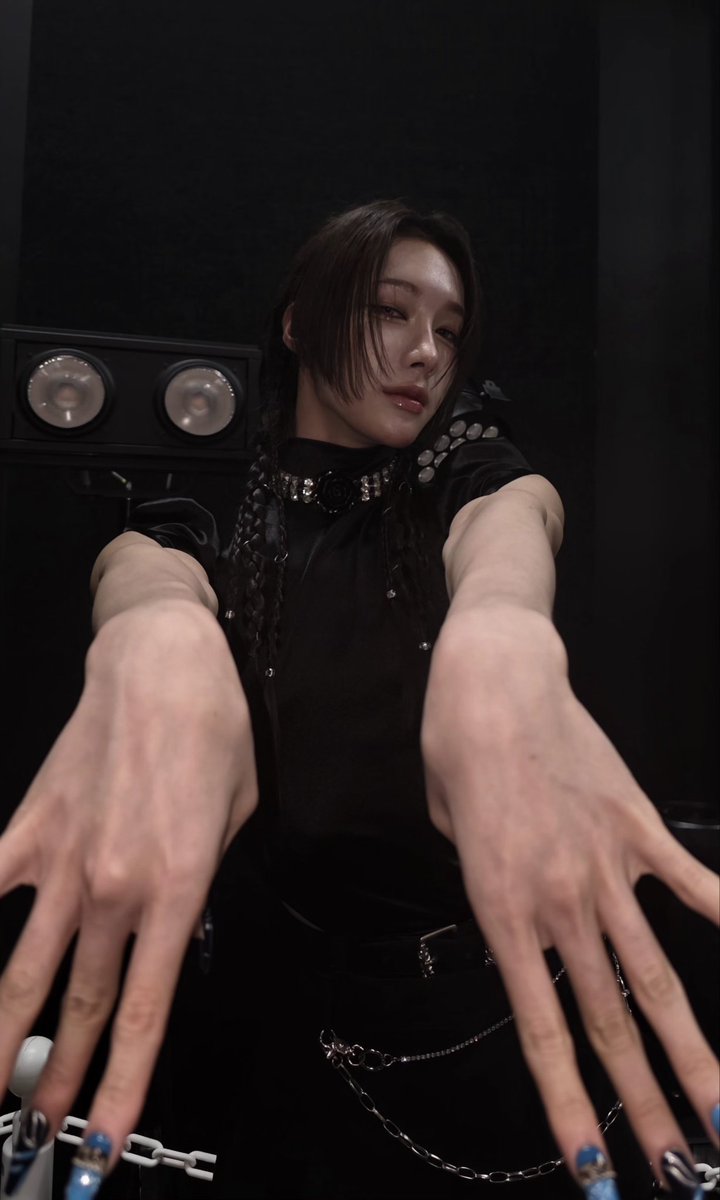 루이에게 포즈를 정해달라고 했더니 엄청난게 찍혔다
#XLOV #엑스러브 
#RUI #루이 #陳冠叡 #천관루이