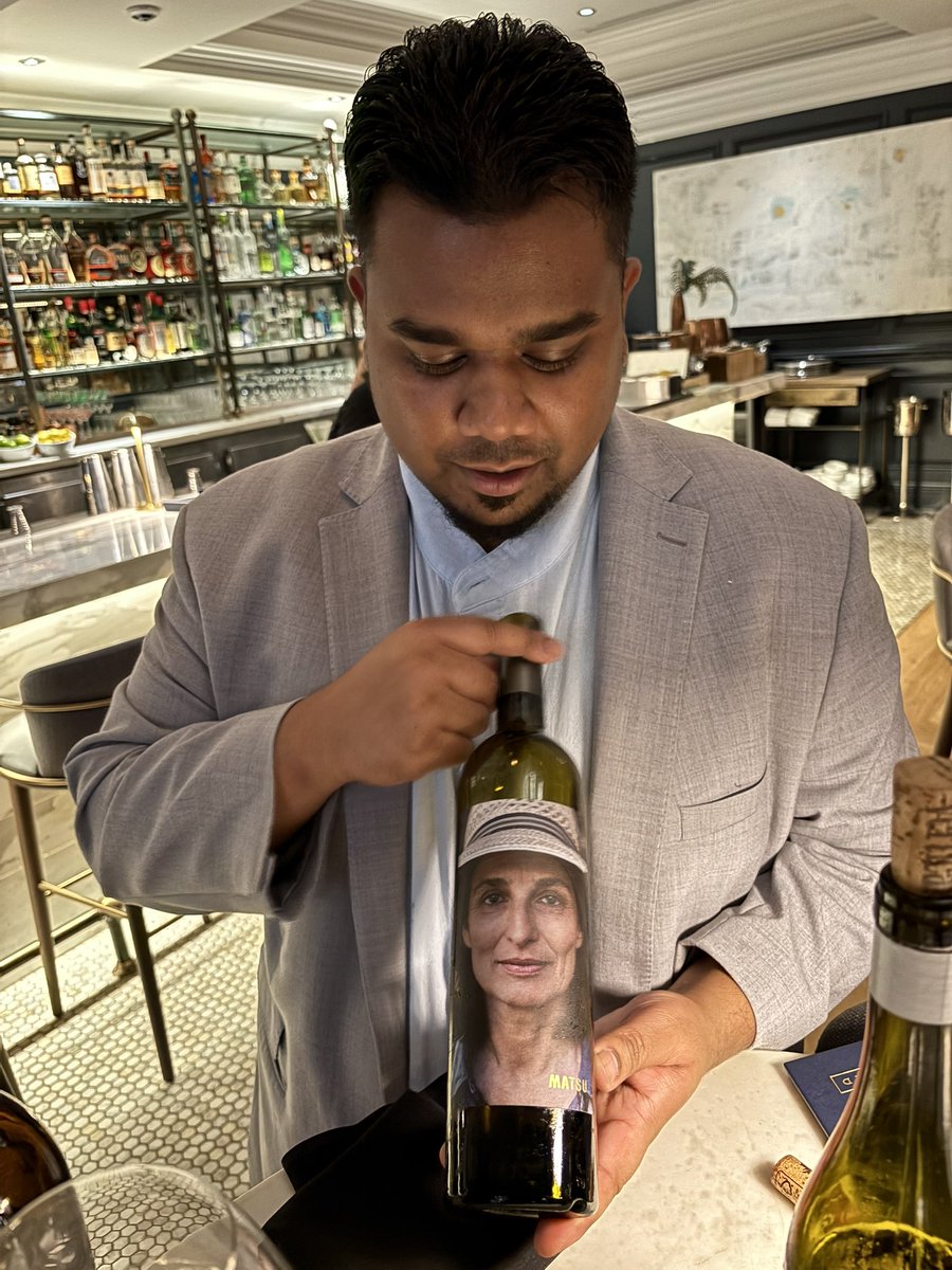 winesyndicate's tweet image. Vancouver Somm Superstar Ashwan Luckheenarain repping  @Vintae Matsu La Jefa tonight at Boulevard Kitchen &amp;amp; Oyster Bar 🐟 

#matsu #vintae #lajefa #malvasia #toro #castillayleón #vivaespaña