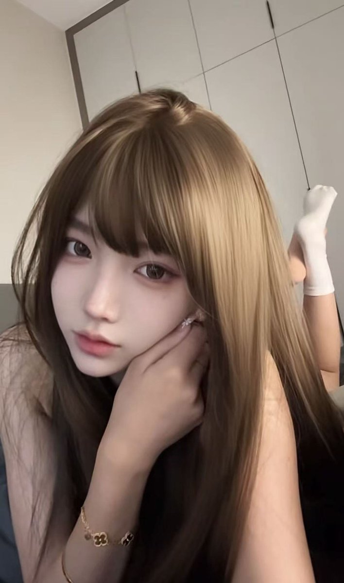 我看着小狗舔，会不会更有感觉呢！
#女王 #女S