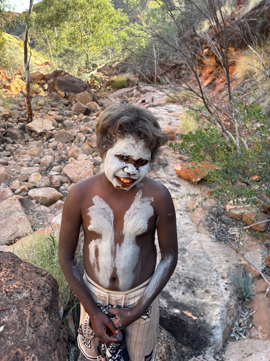 reddustoz's tweet image. How amazing is this! On our recent trip to Utju the students showed us how they remain connected to their culture through traditional practices. Passing down generational knowledge and strength is a core part of the community.
