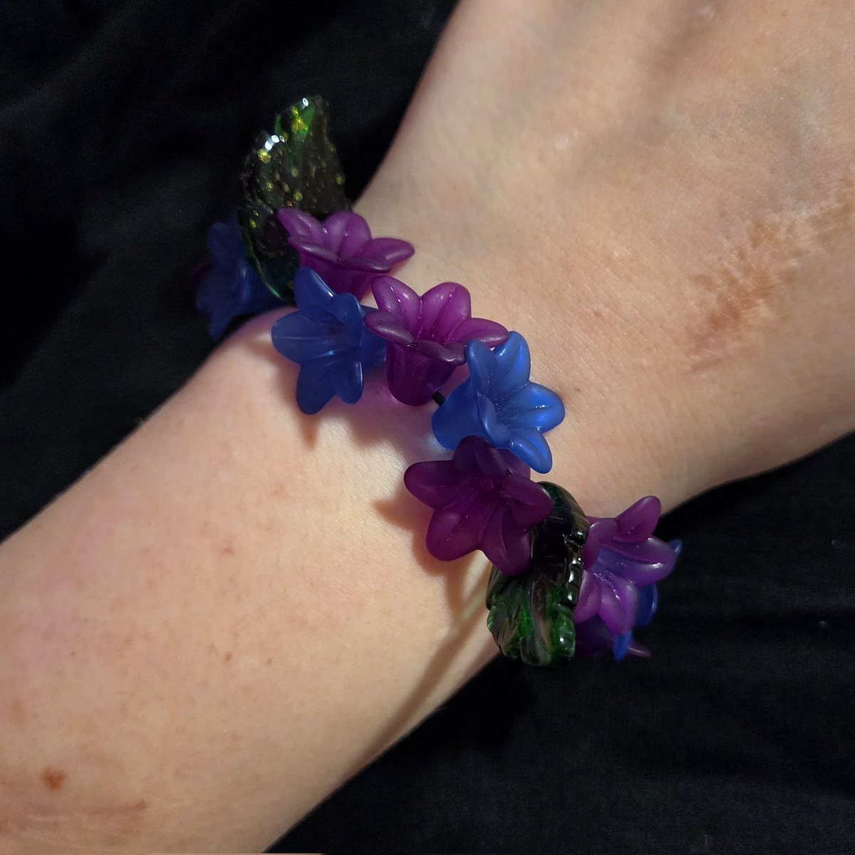 Making bracelets inspired by halos! Part 20: Flowering 25!
