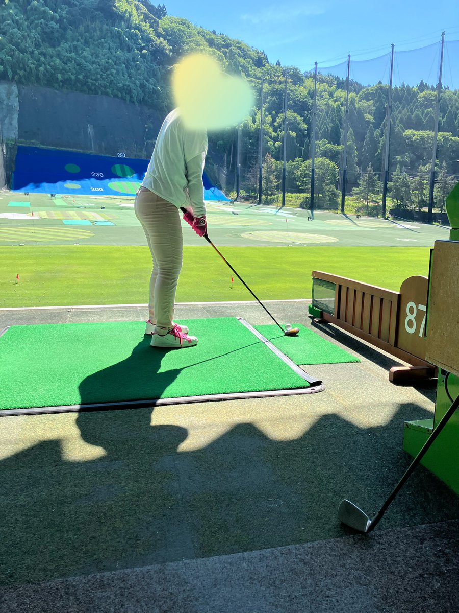 本日、無事に誕生日を迎えました🐍（←いくつになったかはコレでお察し🤭）

最近は「僕の大好きなクラーブセット♪ パパからもらったクラーブセット♪」を抱えて練習場に足しげく通うただのゴルフバカです😅

こんな私ですが、皆様どうぞこれからもよろしくです✨

↓↓ 熱中症と戦う姿😅