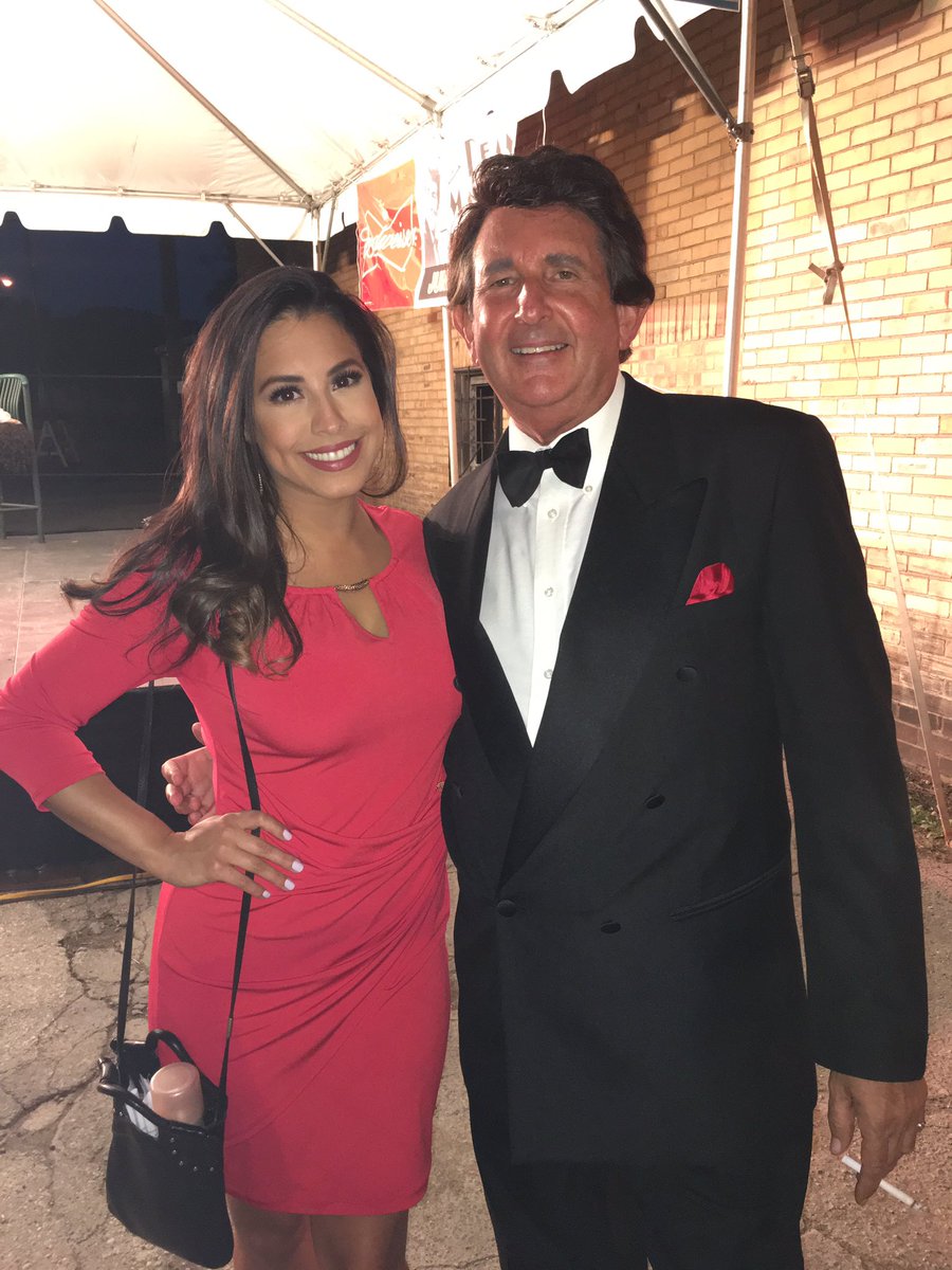 BobMorelli3's tweet photo. 412) 559-4841.   the best TRIBUTE TO DEAN MARTIN 
Music and comedy for Special Events. https://t.co/V1LgaUFFig