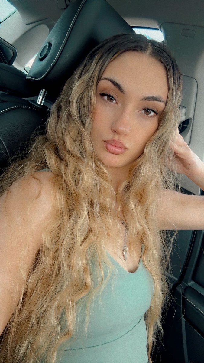HaileyMackenza_'s tweet photo. In love with myself 😍💕 https://t.co/iNACS3Ggyk