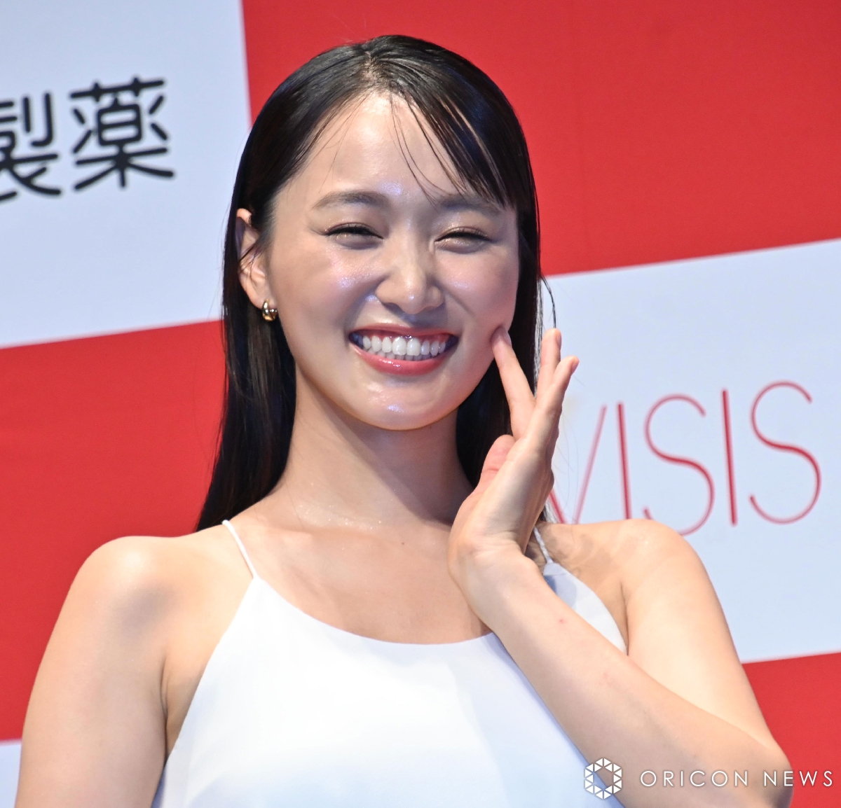 菅井友香、化粧品CM初出演💕
『リバイシス(REVISIS)』
新CM発表会できらめく美肌を披露

美容のルーティンは❓️
「お肌に話しかけています(笑)」
oricon.co.jp/news/2405673/?…

欅坂46＆櫻坂46初代キャプテン
グループ時代に戻って自分に言いたいこと
oricon.co.jp/news/2405888/?…

#菅井友香 <a href="/sugaiyuuka1129/">菅井友香&staff</a>