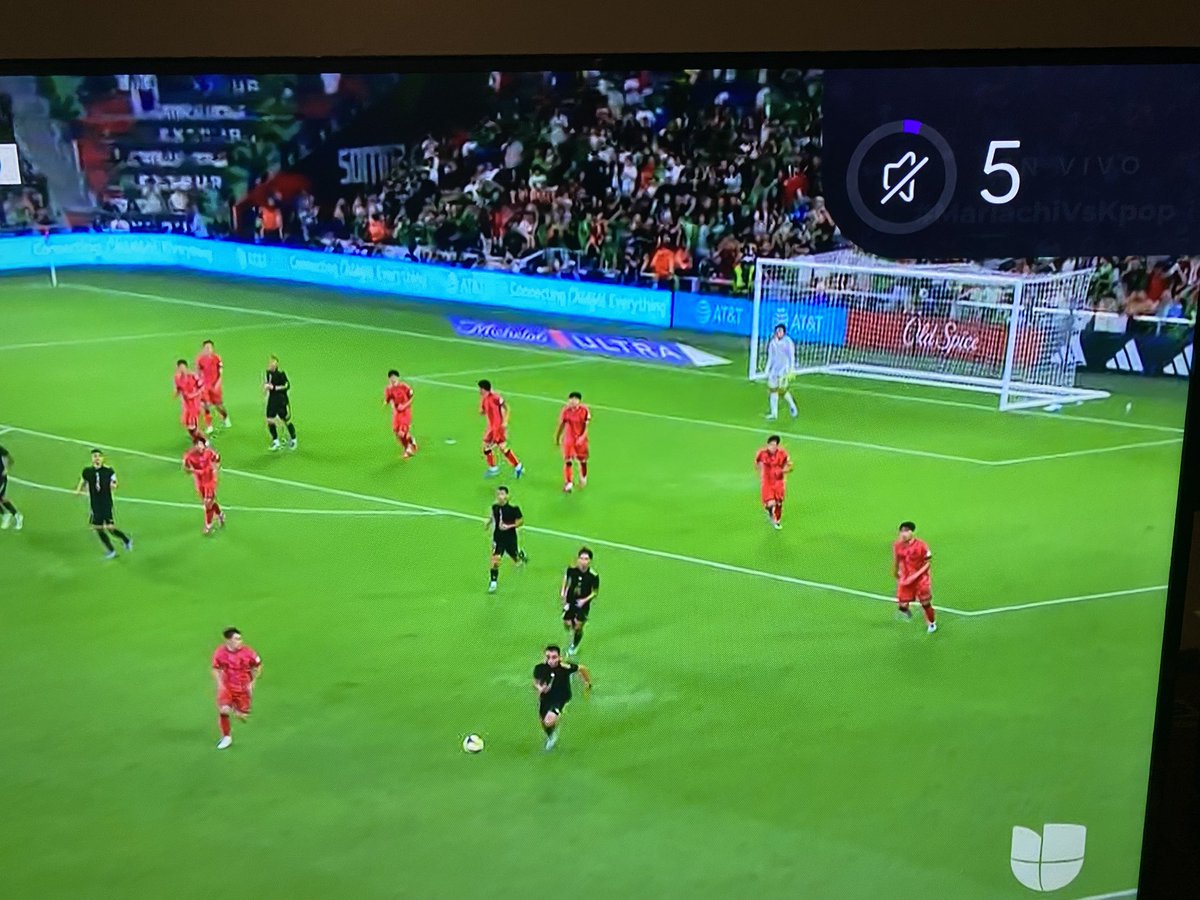 #MariachivsKpop lo que tengo que hacer para no escuchar a swaldo sanchez