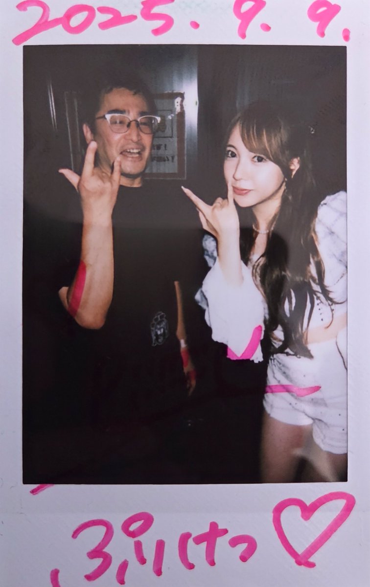 puriketsu_aniki's tweet photo. zankaのりみたん&eve ちゃんでPiiiiiiiN 復活!
「Jumping 」からの「黒板のメロディー」は懐かしすぎて😢
ラストの「YOU &I」の間奏でのMIXも懐かしくてエモかった
久しぶりのヲタクさんとも再会できて良い時間だったな
#PiiiiiiiN https://t.co/Ks5mSXNBKS