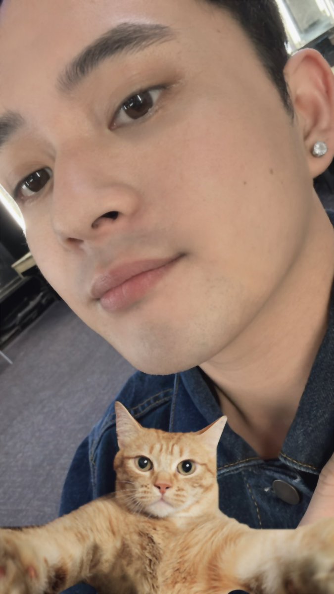 BGYO_Akira's tweet image. Sa lahat po ng di pa nakakabili ng ticket for BGYO NOW bili na kayo para mayakap namin kayo ni pusa-man HAHAHAHA

#BGYONow 
#BGYO @bgyo_ph