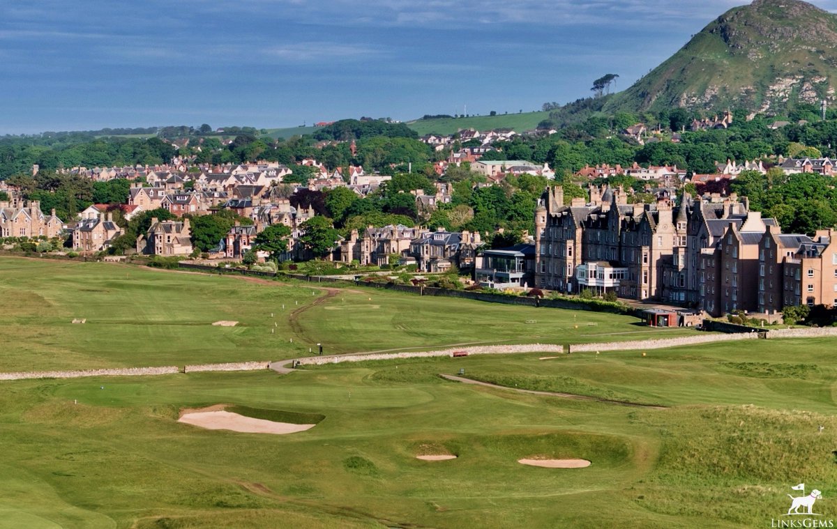 LinksGems's tweet photo. On the 🇬🇧🇮🇪 future #WalkerCup venues front, there really is only one choice:

The North Berwick Golf Club

I can’t believe NB has never hosted a Walker Cup. And frankly, I just don’t want to live in a world where we never get to see the best amateurs in the world trying to close matches on 13, 14, 15, 16 and 17 here - that may be the most compelling stretch of match play golf holes on the planet.

This needs to happen in my lifetime.