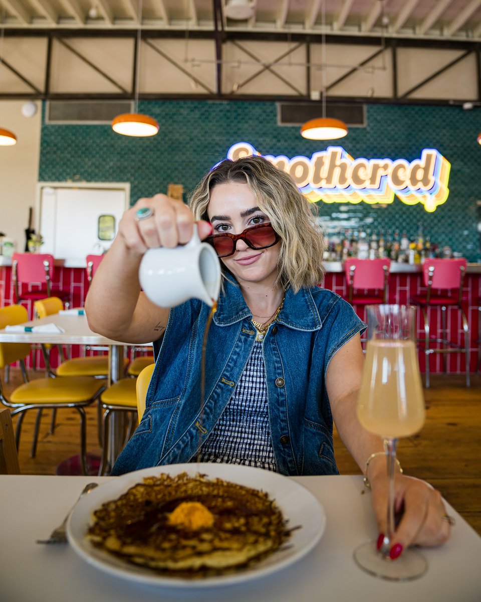 We're obsessed with the brunch vibes of Smothered Brunch😍🥞🍳 ⁠
⁠
Their retro drip LED neon makes the perfect photo and video backdrop every time. It’s proof of just how powerful branding with a Custom Neon can be 🔥⚡️

#neon #brunch #retrosign