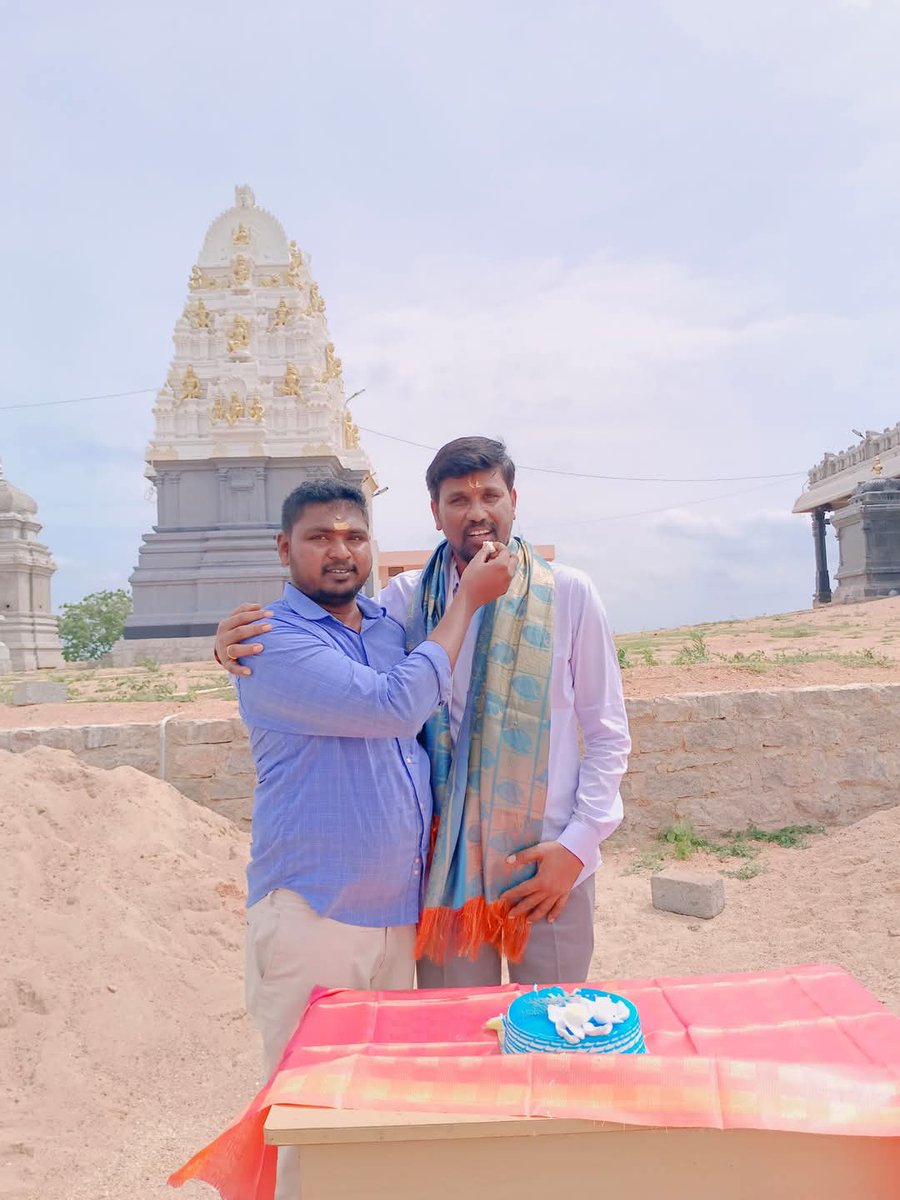 ParsharamThapp2's tweet photo. Happy Birthday Anna @adlasomireddy @BRSHarish @BRSparty https://t.co/qraS2jQX5q