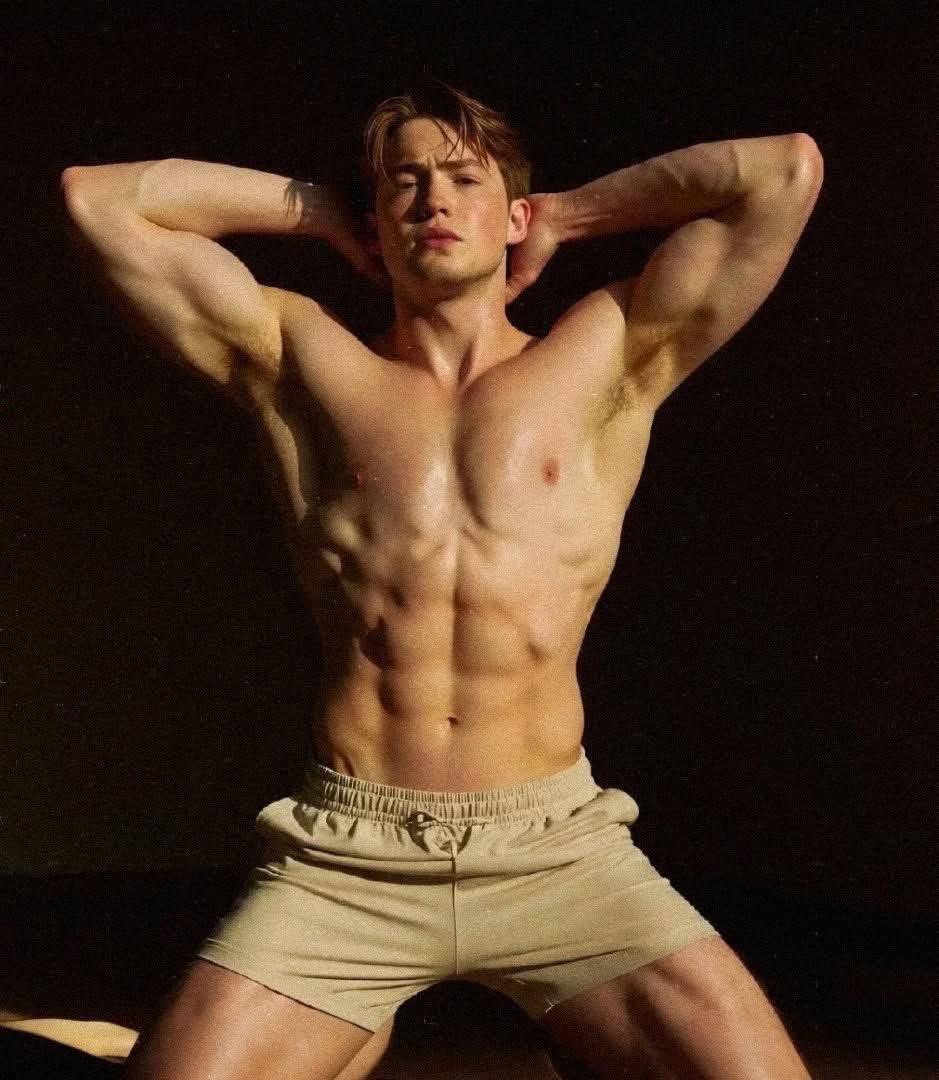 Edhe_CA's tweet photo. Kit Connor 🫦🔥 https://t.co/TZeSiCC3nG