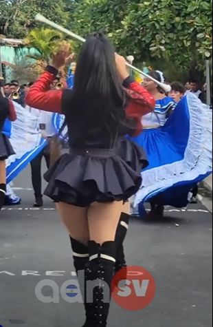 la ministra de educacion:  
noooooo esos                      //////  -no dice nada- 🥰
cortes no estan permitidos,
corte presentable, eso es
falta de educacion, 
francesa  clara,
un demerito, 😡😡😡
