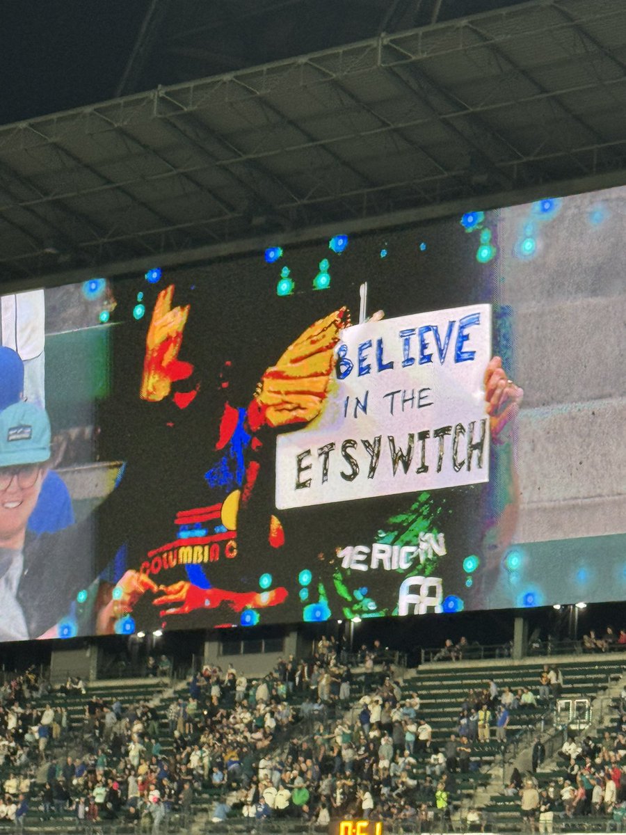 mackieg4's tweet photo. My one tweet of the season #mariners #seausrise #etsywitch #marinersetsywitch #gomariners #whereiroot https://t.co/IFRzfhLI3J