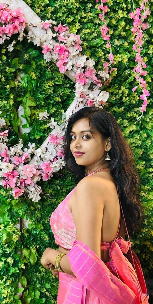 जुबानो के पीछे मत भागो कोई तुम्हे ऐसी कहानी नहीं 

सुनायेगा जिसमें वो खुद गद्दार हों l 💔🩶 🥱