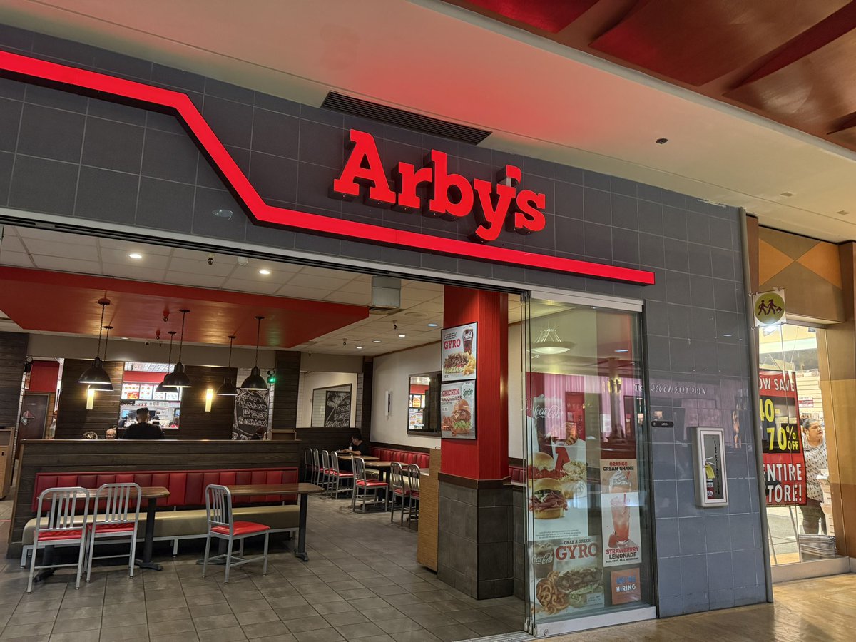 sanae_tajima's tweet image. 昔 六本木や渋谷にあったアービーズをパールリッジで見かけたから入ってみた

美味しー🥰　コンビーフサンドはもちろんだけど サイドのモッツァレラフライ✨伸びる伸びる😝

#Arby's
#Corned Beef Reuben
#Pearlridge Center