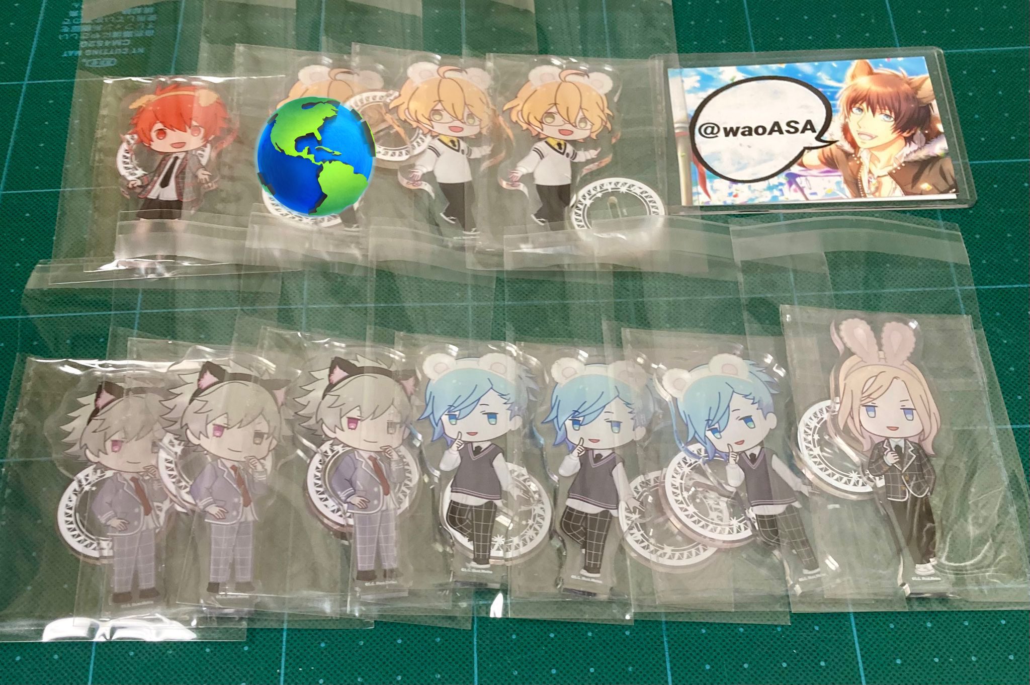 Vnuna カード、アクスタ、マステ Amazon | PinezOne 【推し事はかどる】 トレカ カード ファイル