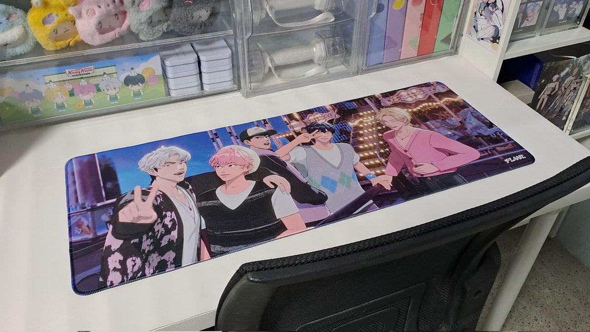 iiaryn_'s tweet photo. "Is it a mini exhibition of PLAVE?! 
🖼️💿 My desk says yes!"
#PLAVE_TH_PLLI_ShowMD https://t.co/eIG3LtuZwC