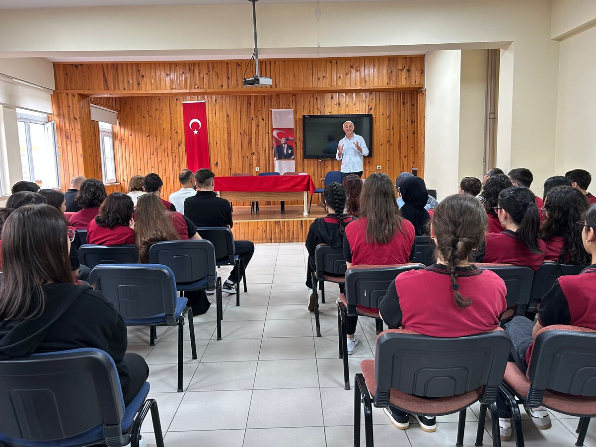 Rizesbl's tweet photo. Açılış Dersi " Edebiyat ve Hayat"
Rize Sosyal Bilimler Lisesi olarak her eğitim öğretim yılı başında düzenli gerçekleştirdiğimiz açılış dersi geleneğimiz devam etti.
2025-2026 eğitim öğretim yılı açılış dersimizi Öğretmen- Yazar Hasan Öztürk hocamızdan dinledik.@RizeMem53 https://t.co/bhBI8XZVz4