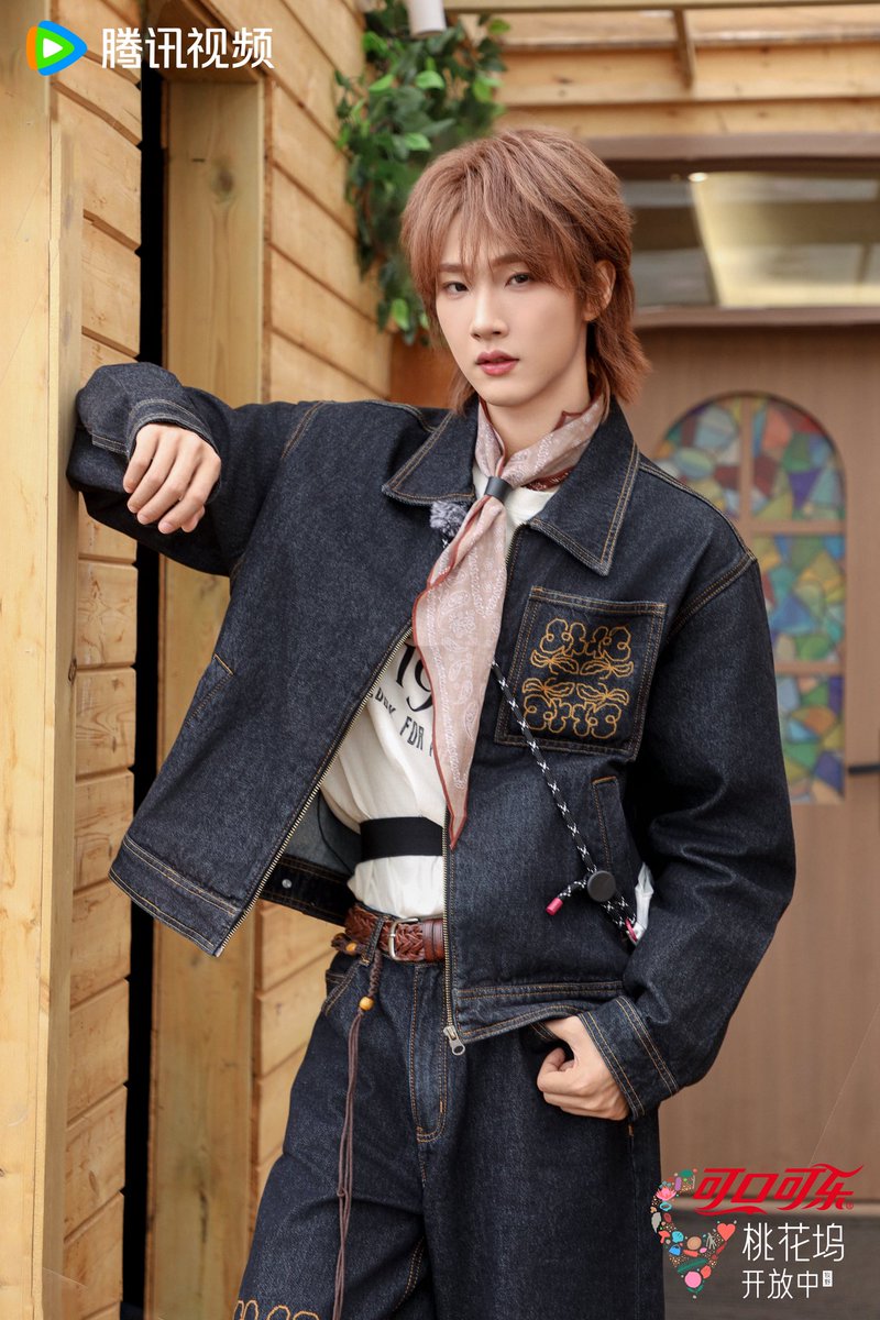 NexT1DEofficial's tweet photo. HUYETAO is now part of the variety show Taohuawu in Bloom, which is in its first week of airing. 
Starting from September 9th, the upper and lower episodes of the main content will be released on time on Tencent Video at 12:00 every Tuesday and Wednesday. 
#NexT1DE #HUYETAO https://t.co/rVKATx4g55