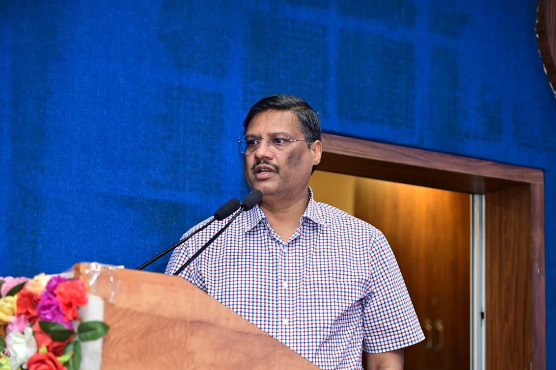 IasAlok's tweet photo. कानपुर में Indian Industries Association (IIA) के तत्वावधान में आयोजित उद्यम संवाद में निर्यातकों के साथ बैठक की।

बैठक के दौरान निर्यातकों ने टैरिफ से जुड़ी चुनौतियों पर अपने विचार साझा किए। उत्तर प्रदेश सरकार इस विषय पर गंभीर चिंतन कर रही है और हम सभी संभावित उपायों पर कार्य कर रहे हैं ताकि निर्यातकों को ठोस मदद मिल सके और उनका योगदान प्रदेश की अर्थव्यवस्था को और मजबूत करे।

हमारा लक्ष्य है कि उद्यमियों और निर्यातकों की आवाज़ सीधे नीति-निर्माण में सुनी जाए और Ease of Doing Business को और आगे बढ़ाया जाए।

#UttarPradesh #Exports #EaseOfDoingBusiness #IIA #Entrepreneurship