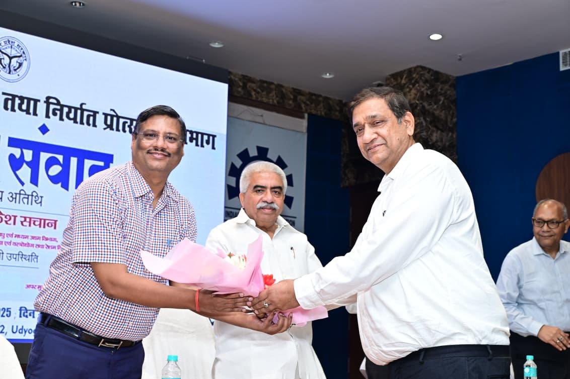IasAlok's tweet photo. कानपुर में Indian Industries Association (IIA) के तत्वावधान में आयोजित उद्यम संवाद में निर्यातकों के साथ बैठक की।

बैठक के दौरान निर्यातकों ने टैरिफ से जुड़ी चुनौतियों पर अपने विचार साझा किए। उत्तर प्रदेश सरकार इस विषय पर गंभीर चिंतन कर रही है और हम सभी संभावित उपायों पर कार्य कर रहे हैं ताकि निर्यातकों को ठोस मदद मिल सके और उनका योगदान प्रदेश की अर्थव्यवस्था को और मजबूत करे।

हमारा लक्ष्य है कि उद्यमियों और निर्यातकों की आवाज़ सीधे नीति-निर्माण में सुनी जाए और Ease of Doing Business को और आगे बढ़ाया जाए।

#UttarPradesh #Exports #EaseOfDoingBusiness #IIA #Entrepreneurship