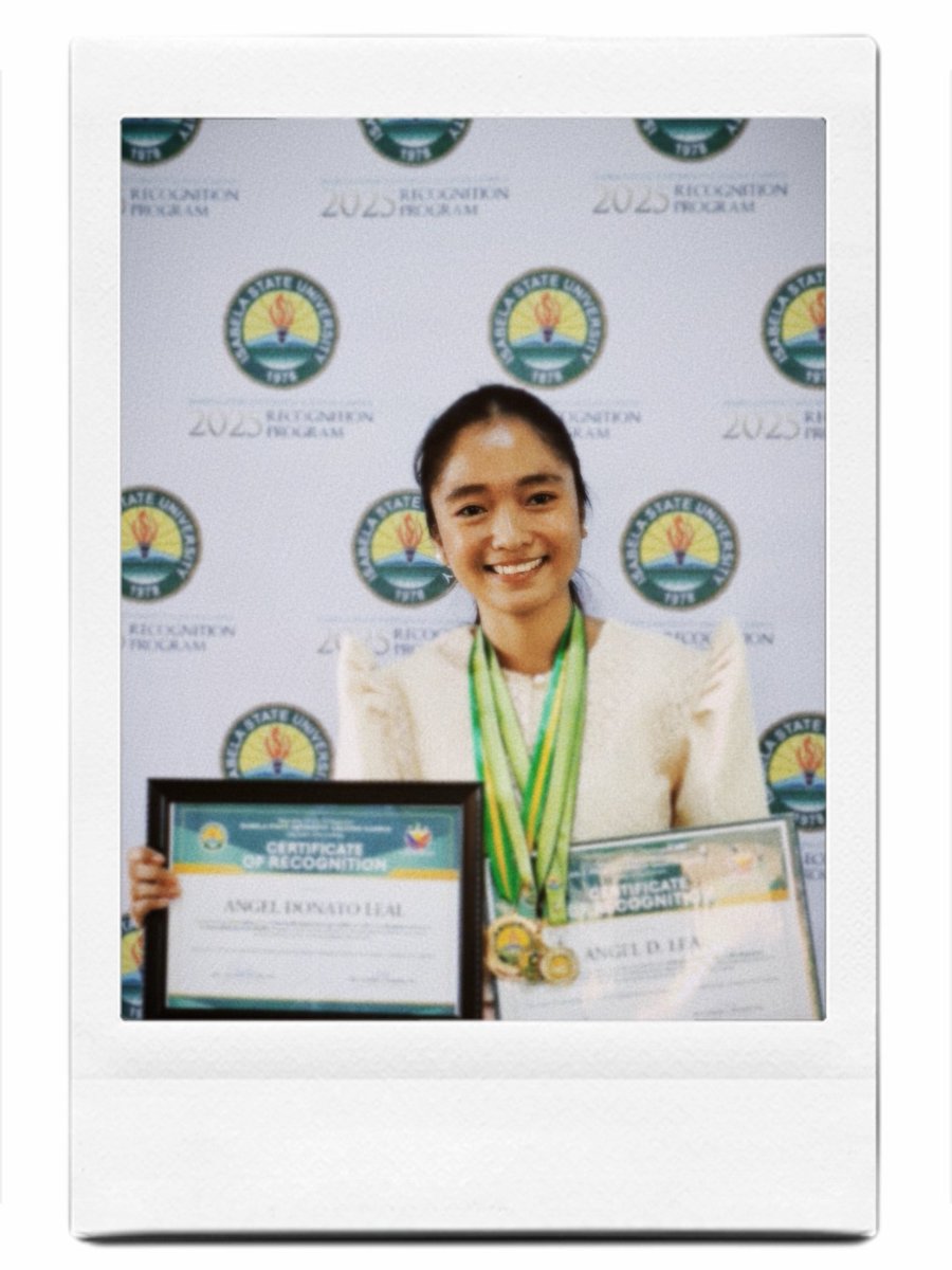 exophiles's tweet photo. she made it out of college alive, whole, and still an exo-l.

to my ates here who inspire me to do well in life, this one is also for you! xoxo (⁠◕⁠દ⁠◕⁠)

to the love of my life – thank you, @weareoneEXO!♡ https://t.co/7gUcC0A6Cw