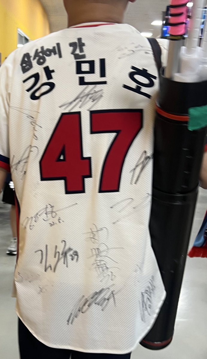 문학에서 삼성에간 강민호저씨 봤는데 웃겼음