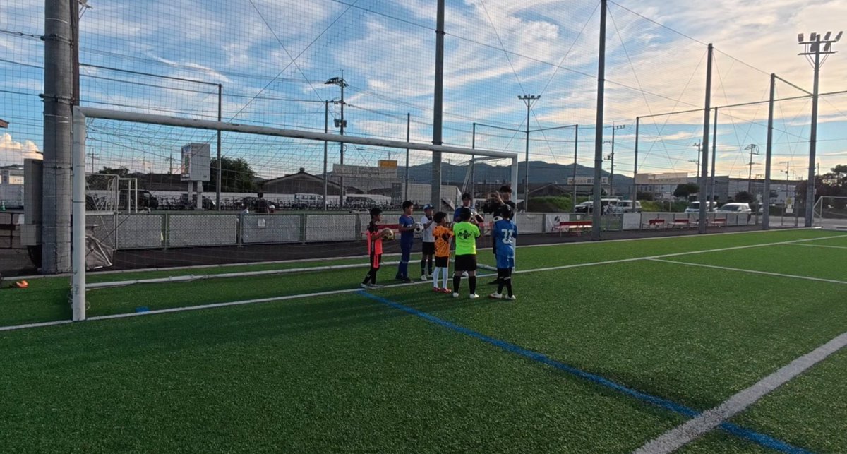 GLX_goalkeeper's tweet photo. GLXゴールキーパースクール開校🔥
初回から熱いトレーニングになりました！

子どもたちの真剣な表情とチャレンジする姿に、これからの成長が本当に楽しみです。

まだ始まったばかり。
ここから一緒に高みを目指していきましょう💪🧤
 #GLXゴールキーパースクール 
#GKスクール #ゴールキーパー https://t.co/bktWSKvwON